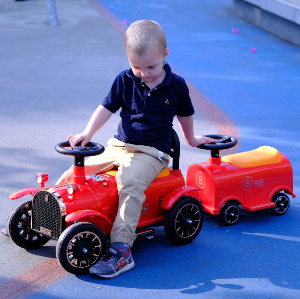 Модель красного электрического пульта дистанционного управления