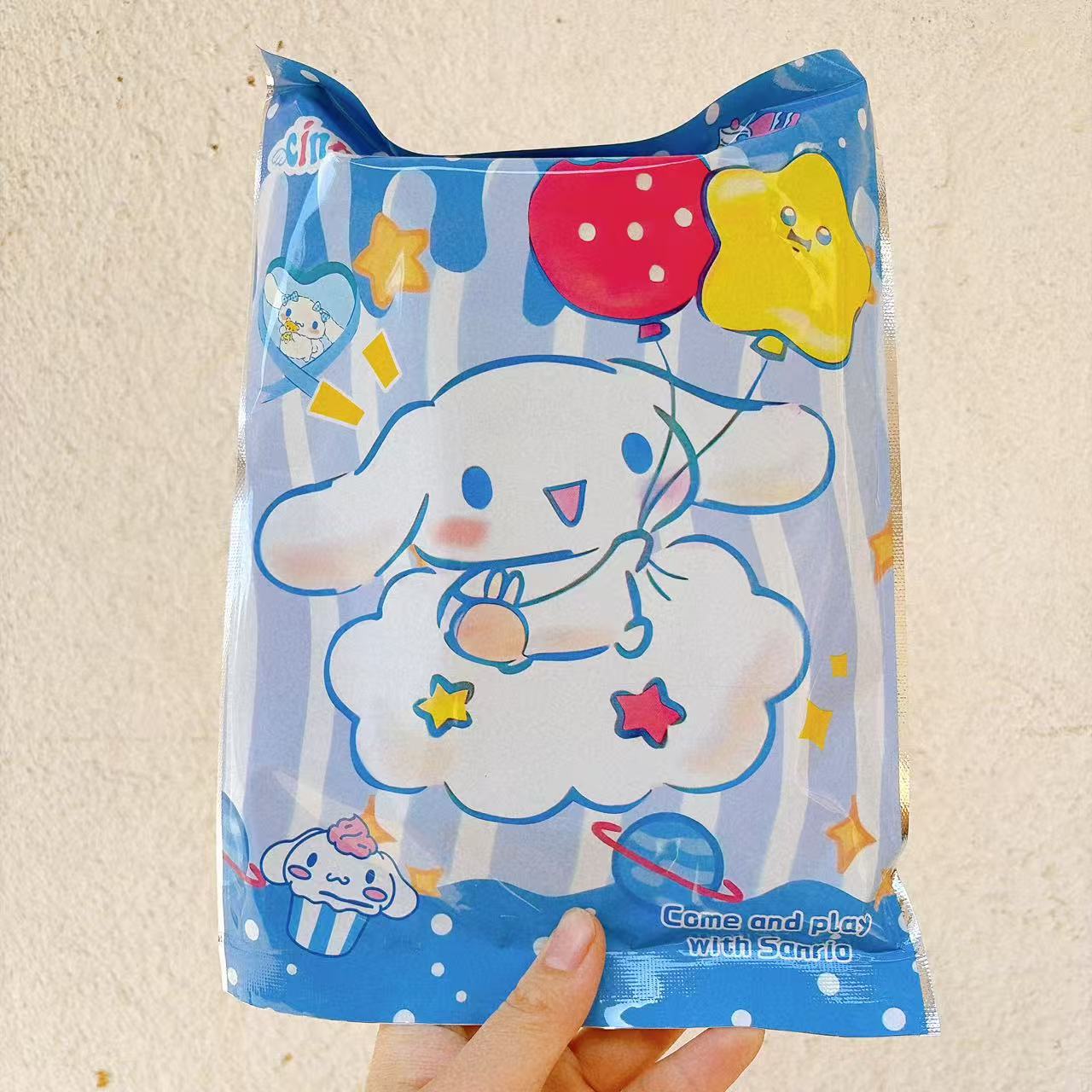Bolsas ciegas de dibujos animados creativos paquetes de regalo sorpresa para niños estudiantes alrededor de la tienda de juguetes bolsas ciegas regalos del día de los niños al por mayor