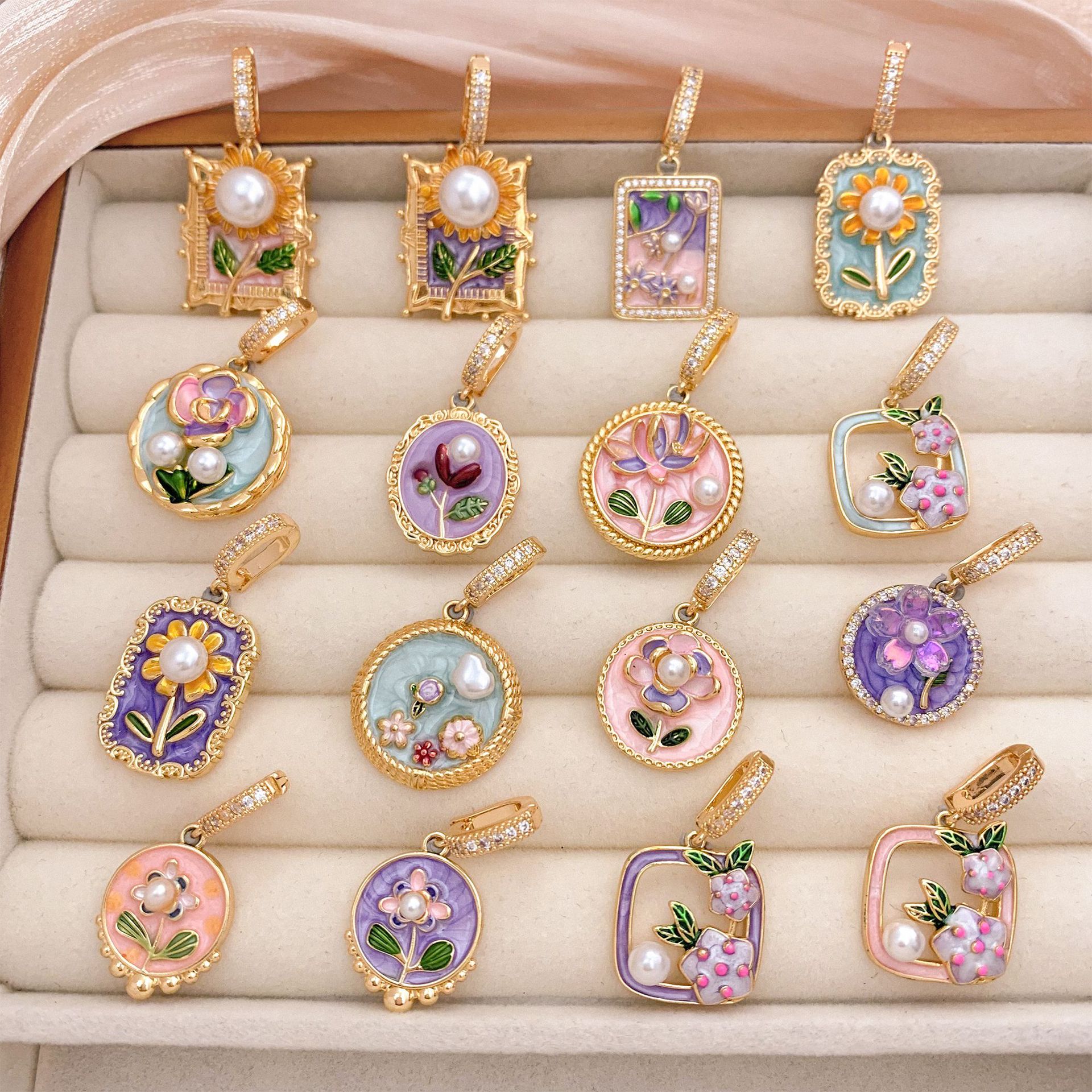 Retro pendant pearl
