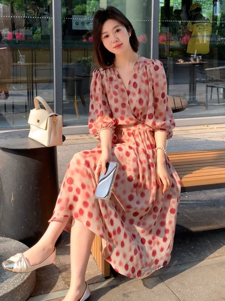 Đầm maxi nữ V cổ thắt eo chấm bi phong cách dịu dàng mùa hè 2026 — Đầm Red Wave Dot chi tiết 9