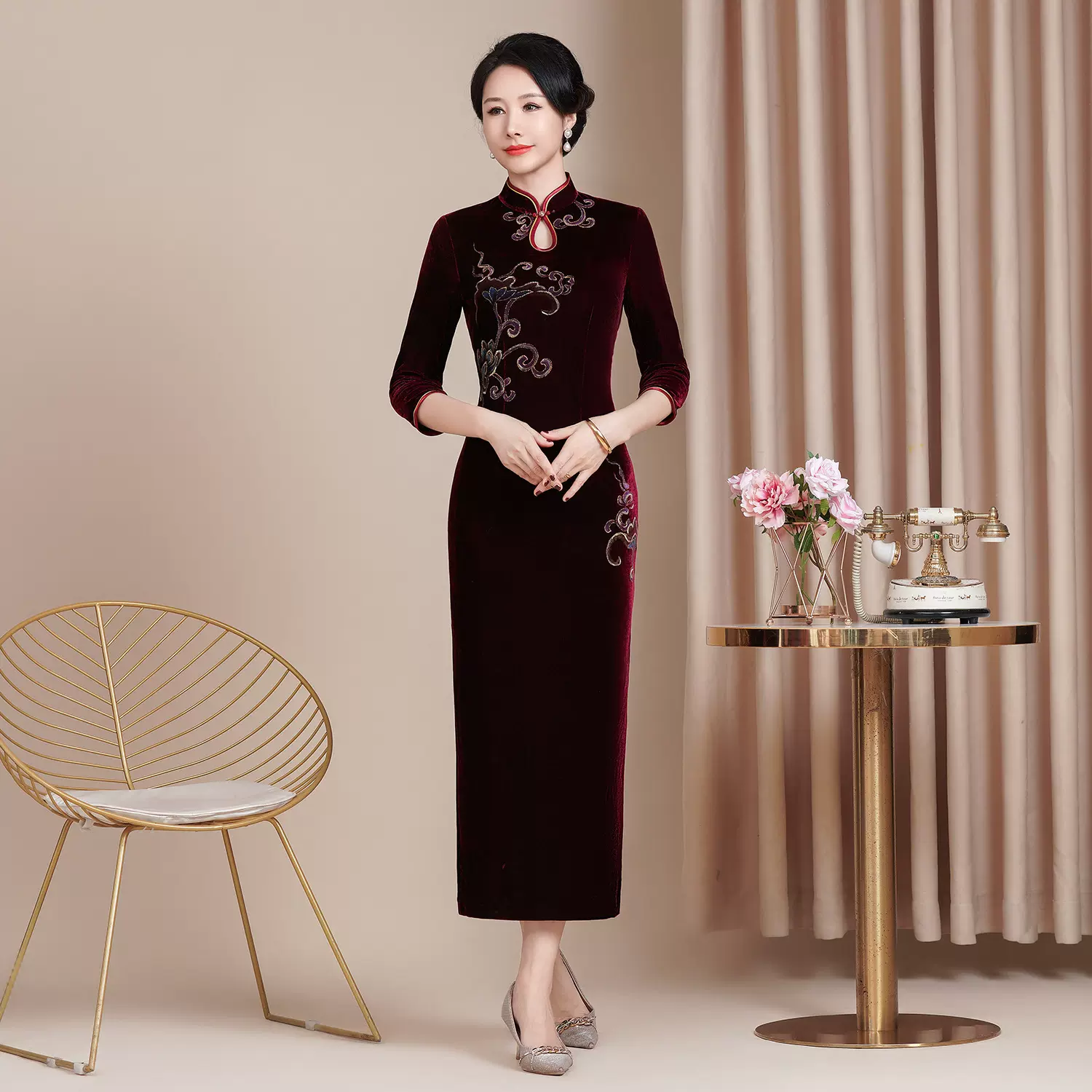 高端婚礼妈妈礼服2025秋季新款金丝绒旗袍长款走秀宴会喜婆婆喜服