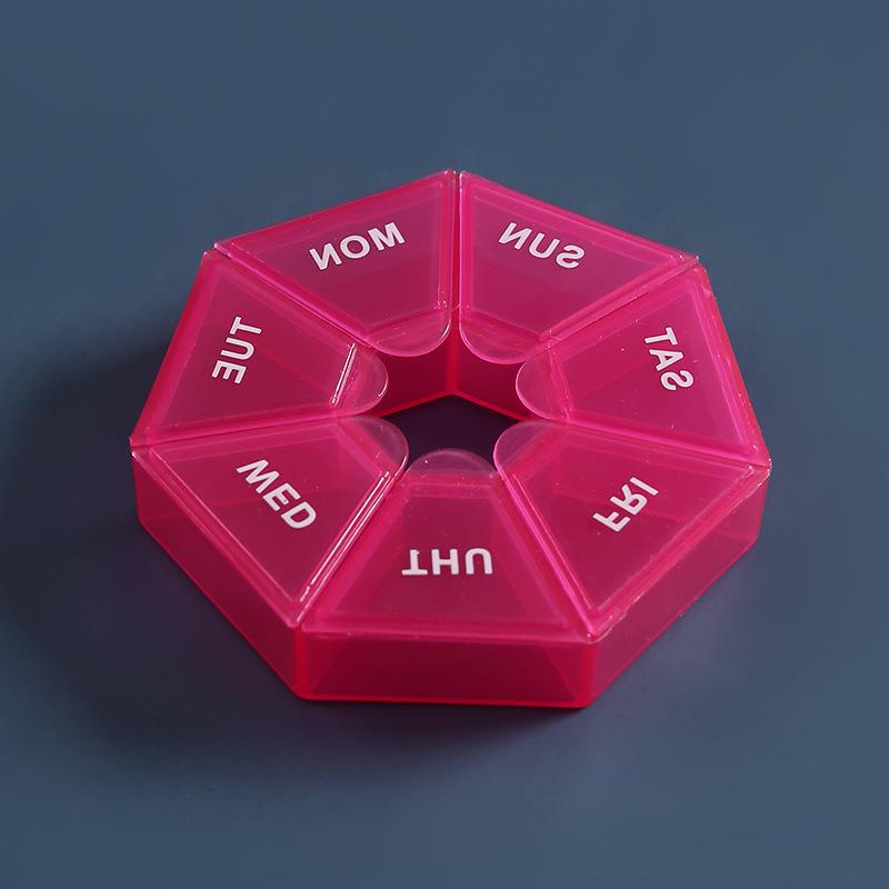 Caja de plástico portátil de la rejilla de siete-La mini de siete días pequeña caja de la píldora portátil por una caja de embalaje transparente de la píldora del color de la semana en existencia