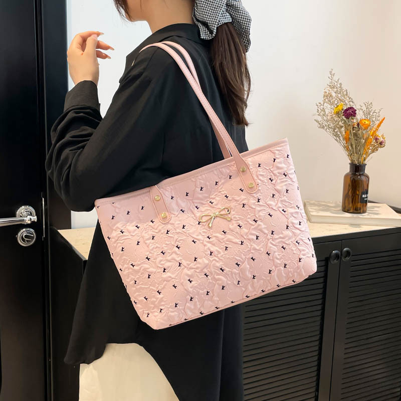 2025 nuevo temperamento fresco bolso de viaje de gran capacidad ligero lujoso sensación casual bolso de hombro brazaleta bolso de mujer