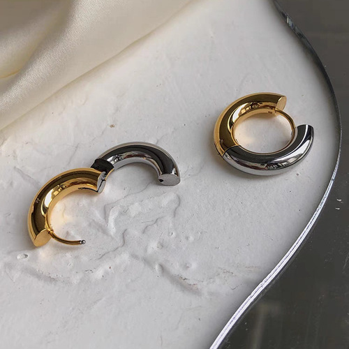 European and American INS style 4mm thick simple 18k gold-plated stainless steel circle earrings, simple gold-plated unisex ear clips