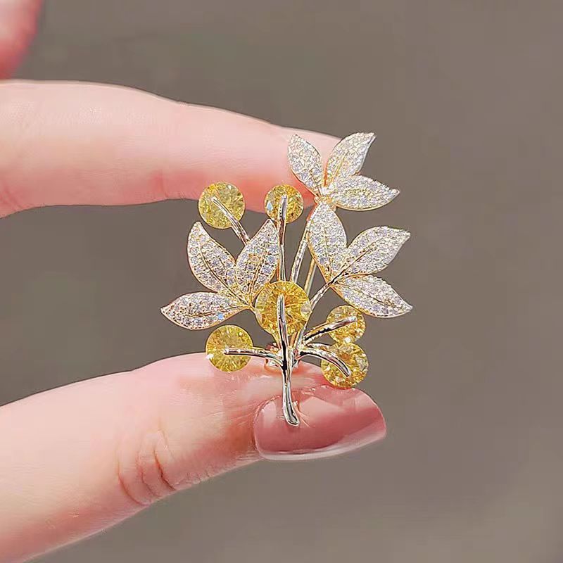 Broche de hoja chapada en oro accesorio para mujer otoño_voghion.com
