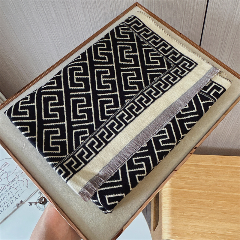 Uusi monipuolinen, yksinkertainen geometrinen kaksipuolinen imitation-kashmirista valmistettu talvilämpö, pitkä huivi shaalin ja viitan kanssa_voghion.com