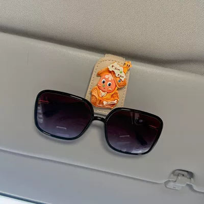 holder with star design, sunglasses: Car Glasses Clip/Bill Clip - cookie-house-beige-glasses-clip