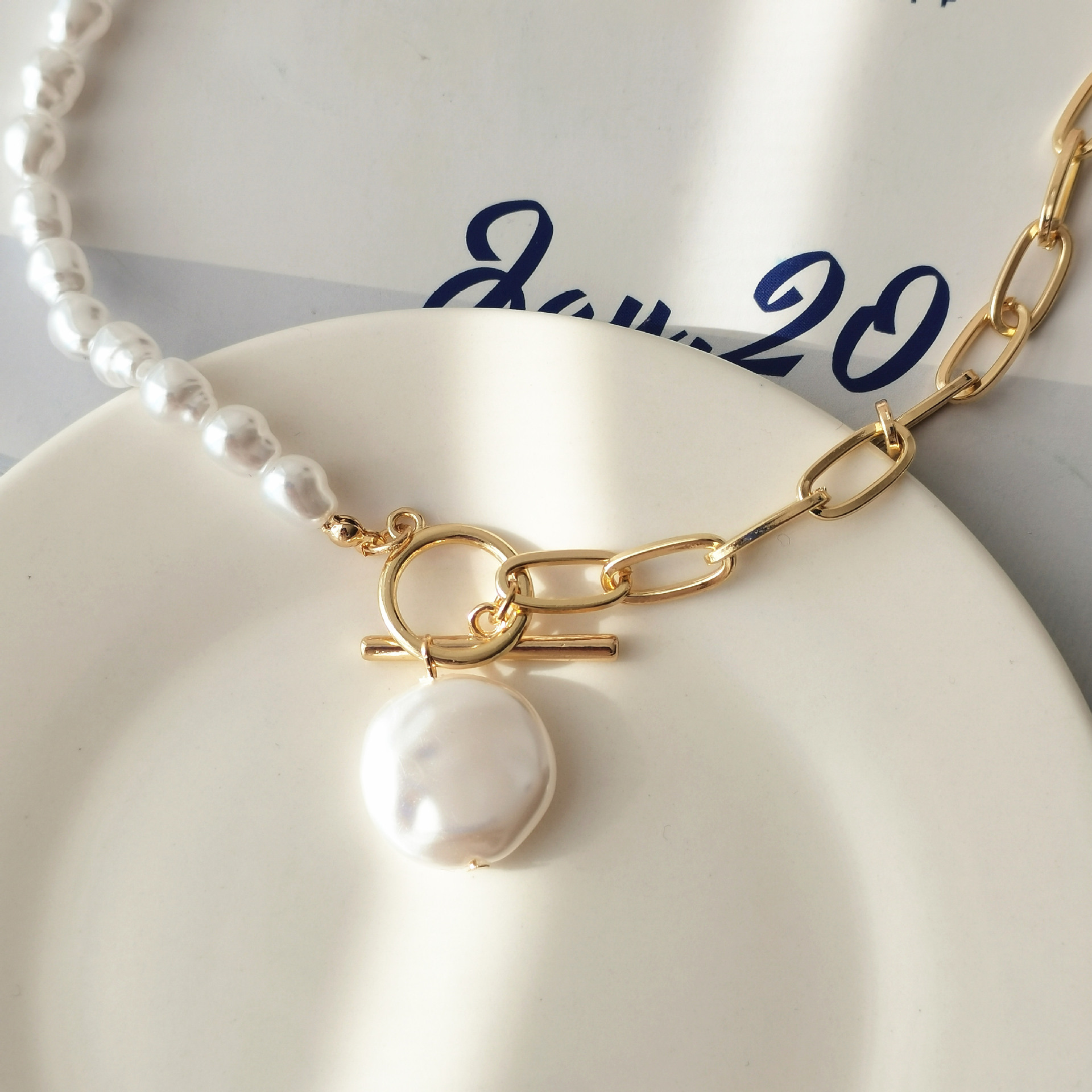 Großhandel Schmuck Einfacher Stil Runden Künstliche Perle Eisen Überzug Halskette Mit Anhänger display picture 5
