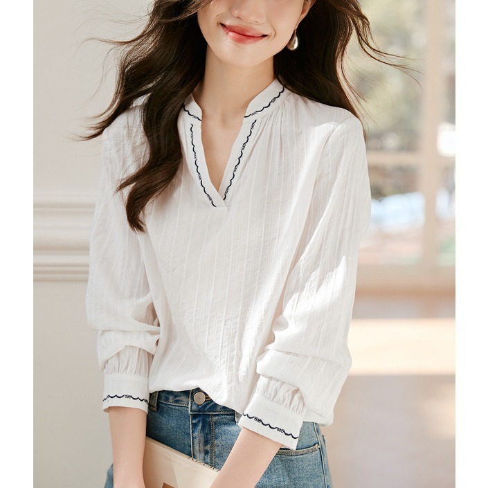 Elegant retro thin spring design shirt
