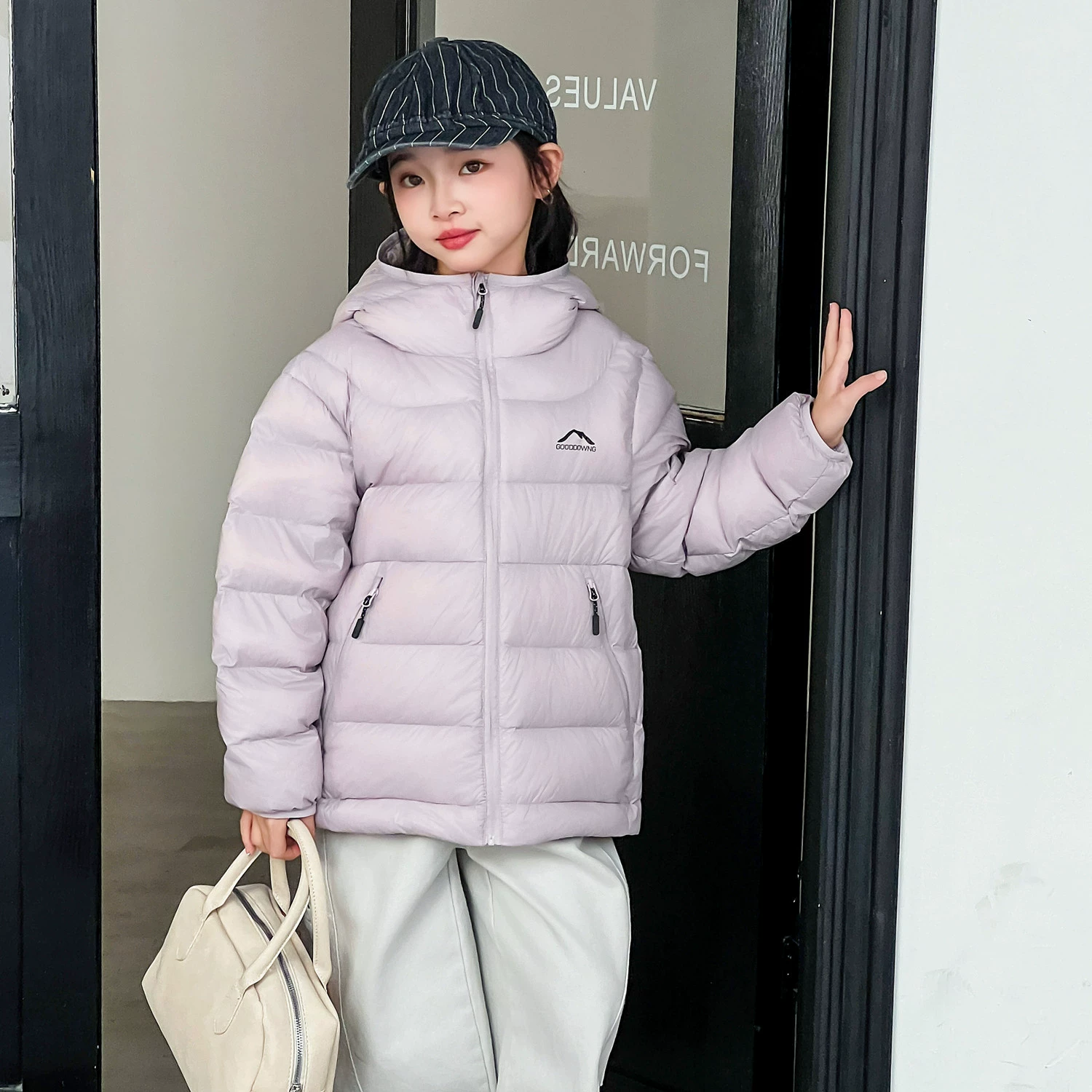 2025秋冬新款90白鸭绒轻薄儿童短款羽绒服连帽超轻柔软男女童外套