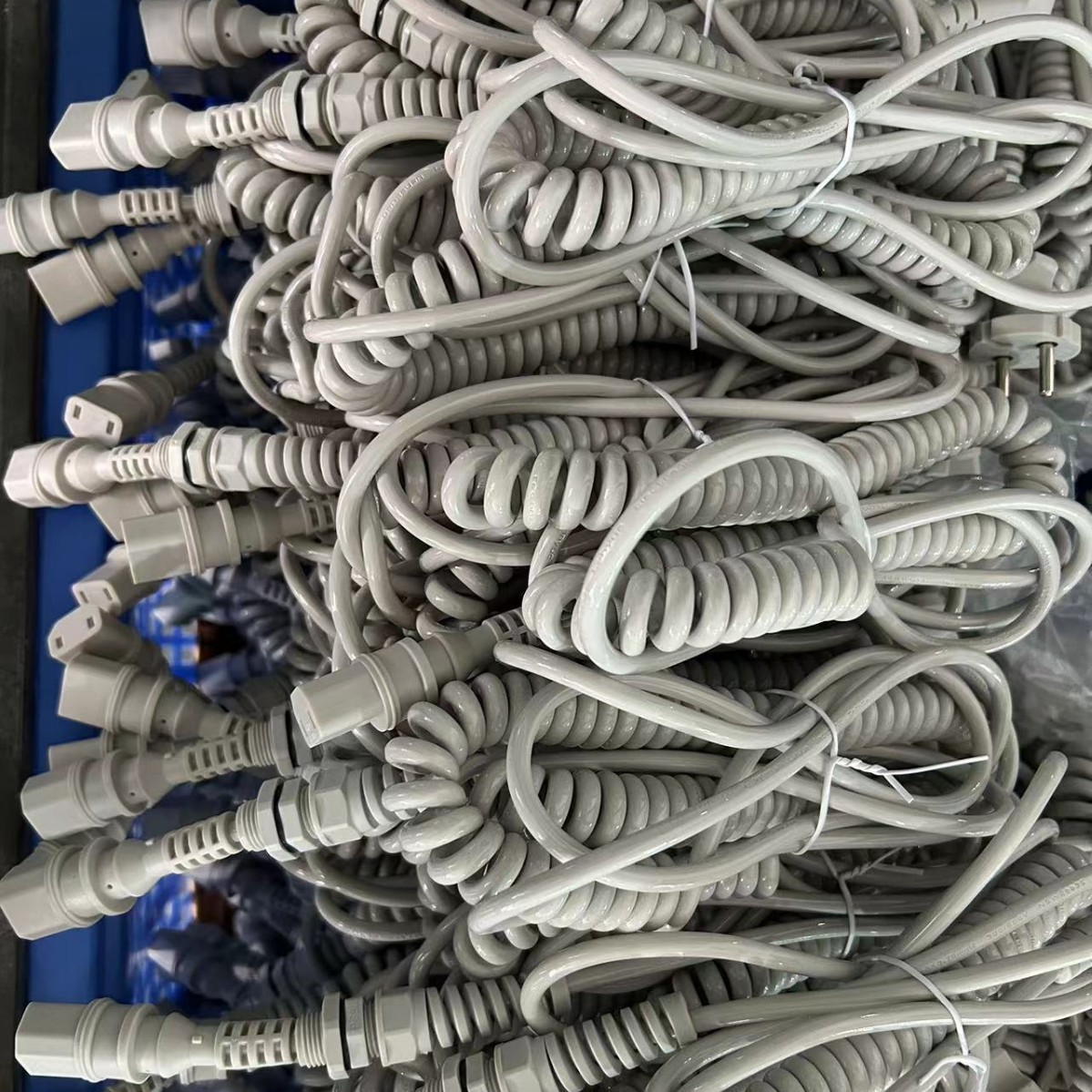 厂家供应弹簧伸缩插头电源线公母延长三孔三插纯铜认证耐高压