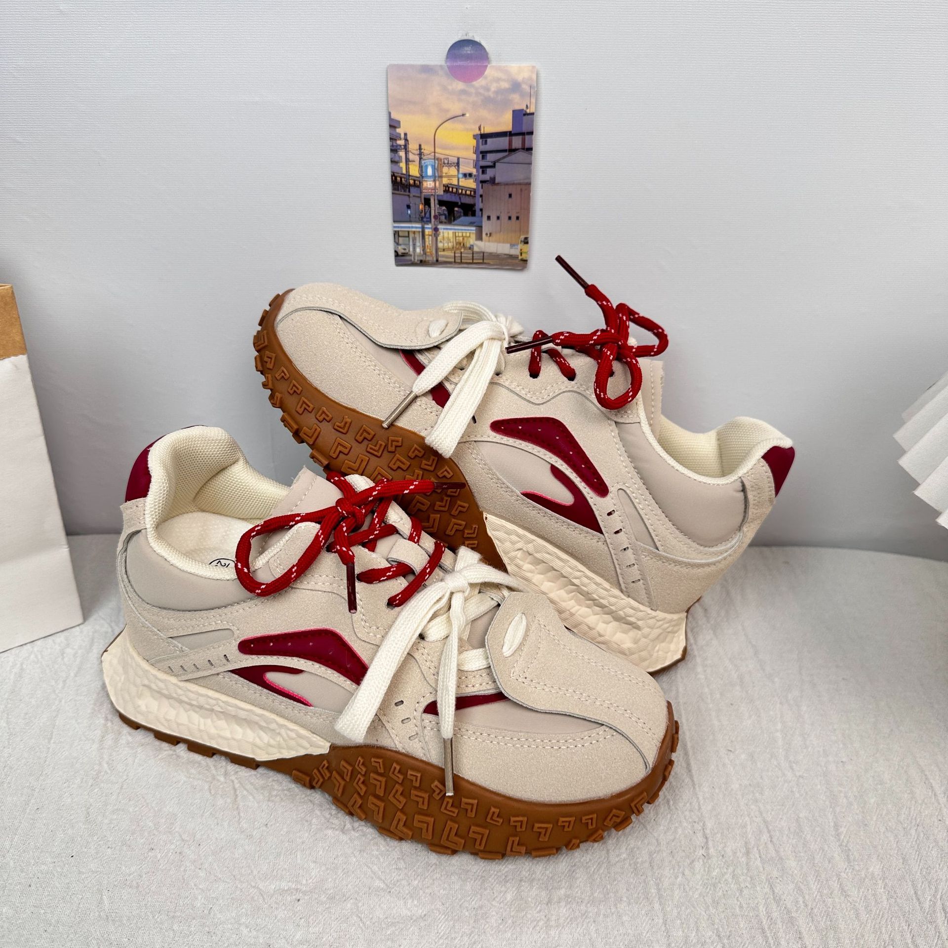 A9906 estilo de Hong Kong zapatos deportivos de palomitas de maíz de suela gruesa para mujer 2025 primavera y otoño nuevos zapatos casuales transpirables chic
