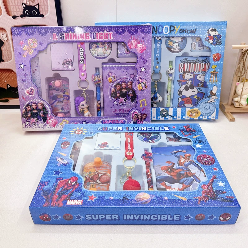 Подарочный набор Snoopy и Stitch: блокнот фигурка брелок