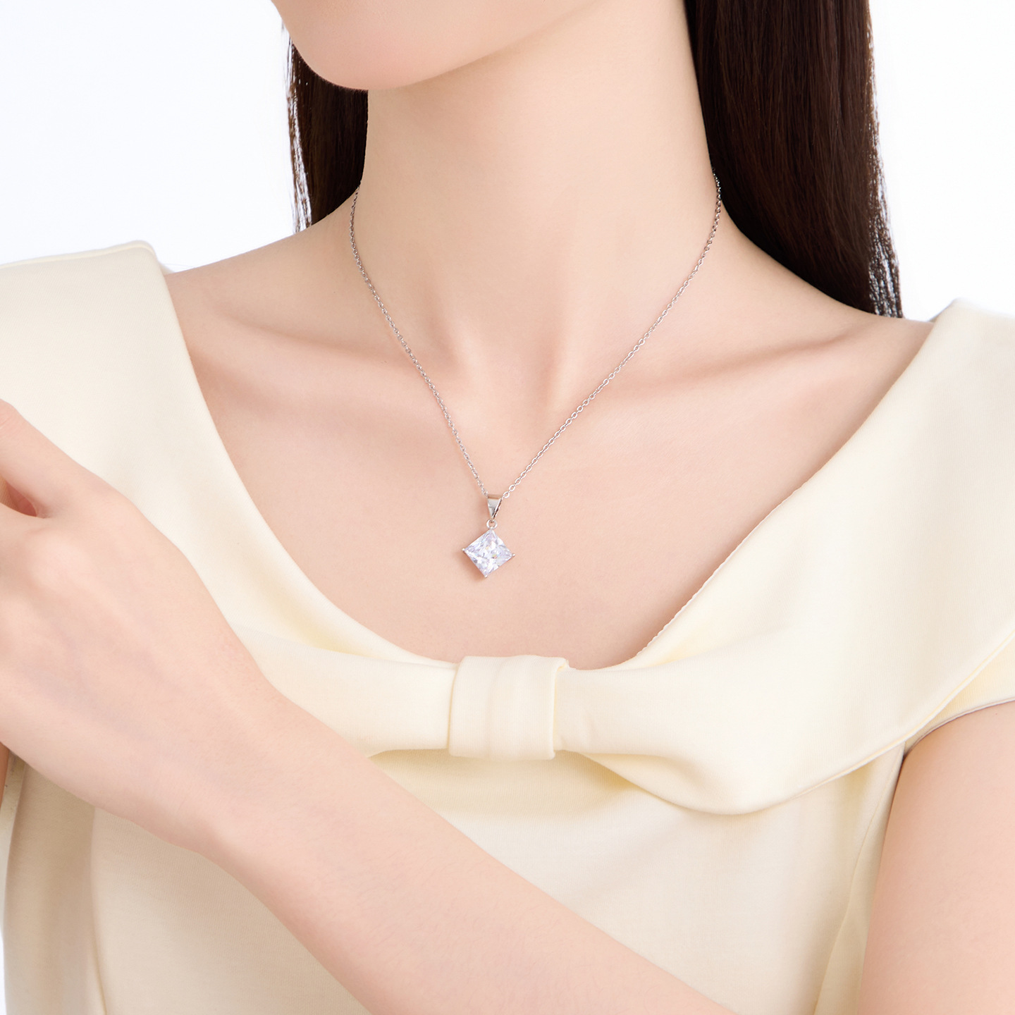 Colgante Geométrico Cuadrado para Mujer de Aleación de Cobre con Piedra Preciosa Sintética