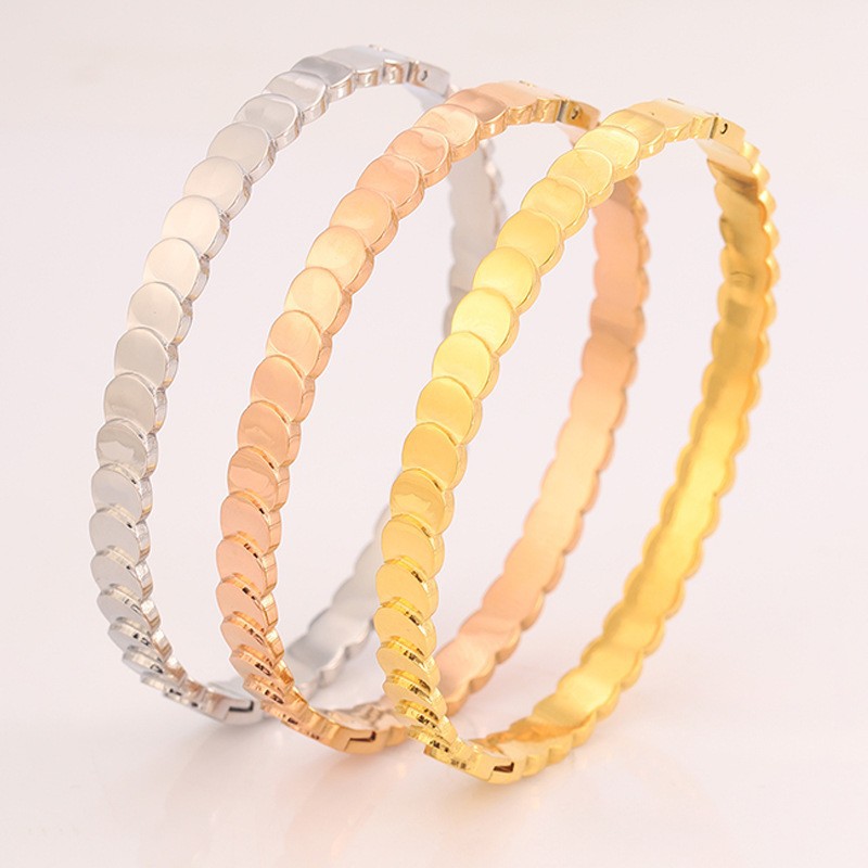 Brazalete de acero de titanio de moda transfronteriza para niñas de alto nivel de sensación de círculo moneda ligera pulsera de lujo pulsera de pop europea y americana