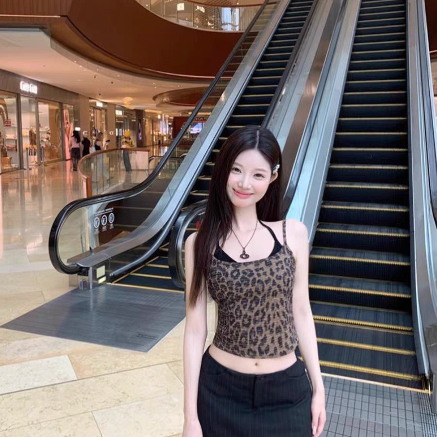 1817 Spice Girl Sexy Leopard-print Halter Camisole Women's New Style Outer Wear Short Fake Two-piece Top with Chest Pad