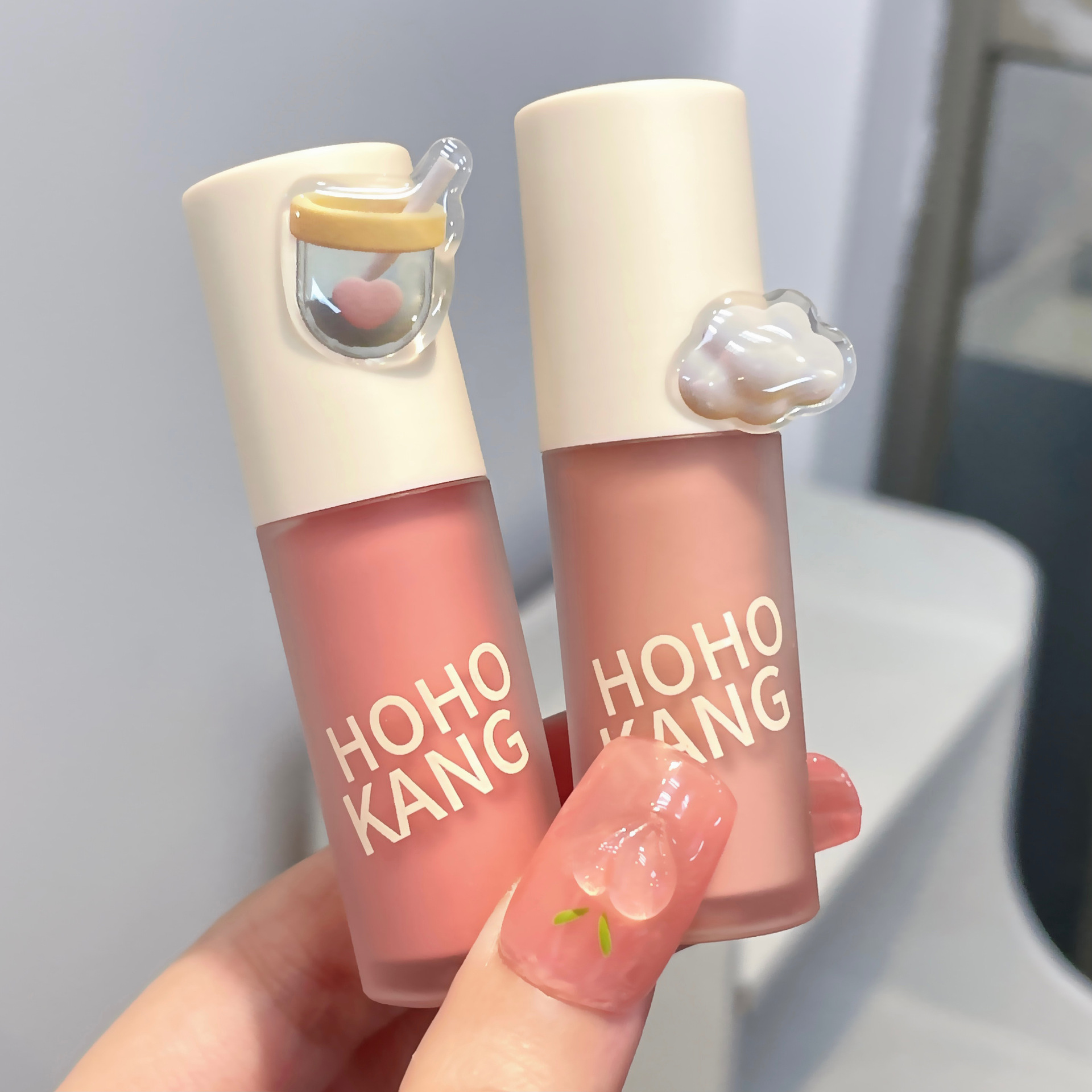 HOHOKANG's matte eyeshadow liquid with a misty texture and a fine pearlescent sheen makes a makeup look with just one application. It's an affordable liquid eyeshadow for hair replacement undefined