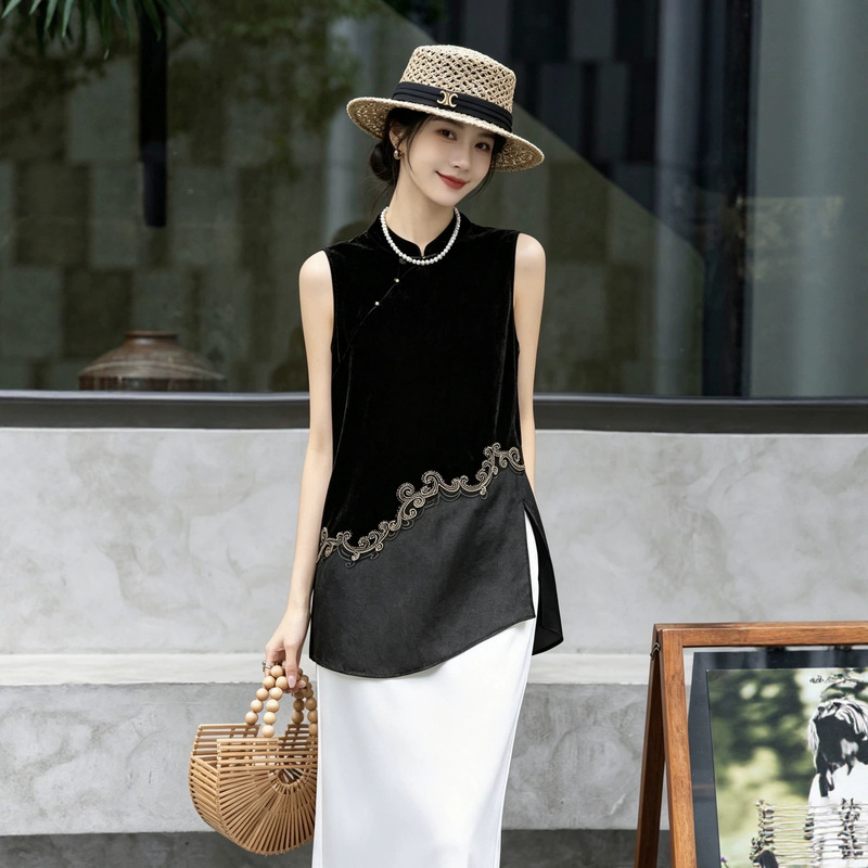 New Chinese-style silk velvet sleeveless shirt for women, 2026 summer new model, stand-up collar, elegant and versatile, with diagonal placket and button closure New Chinese-style silk velvet sleeveless shirt for women, 2026 summer new model, stand-up collar, elegant and versatile, with diagonal placket and button closure