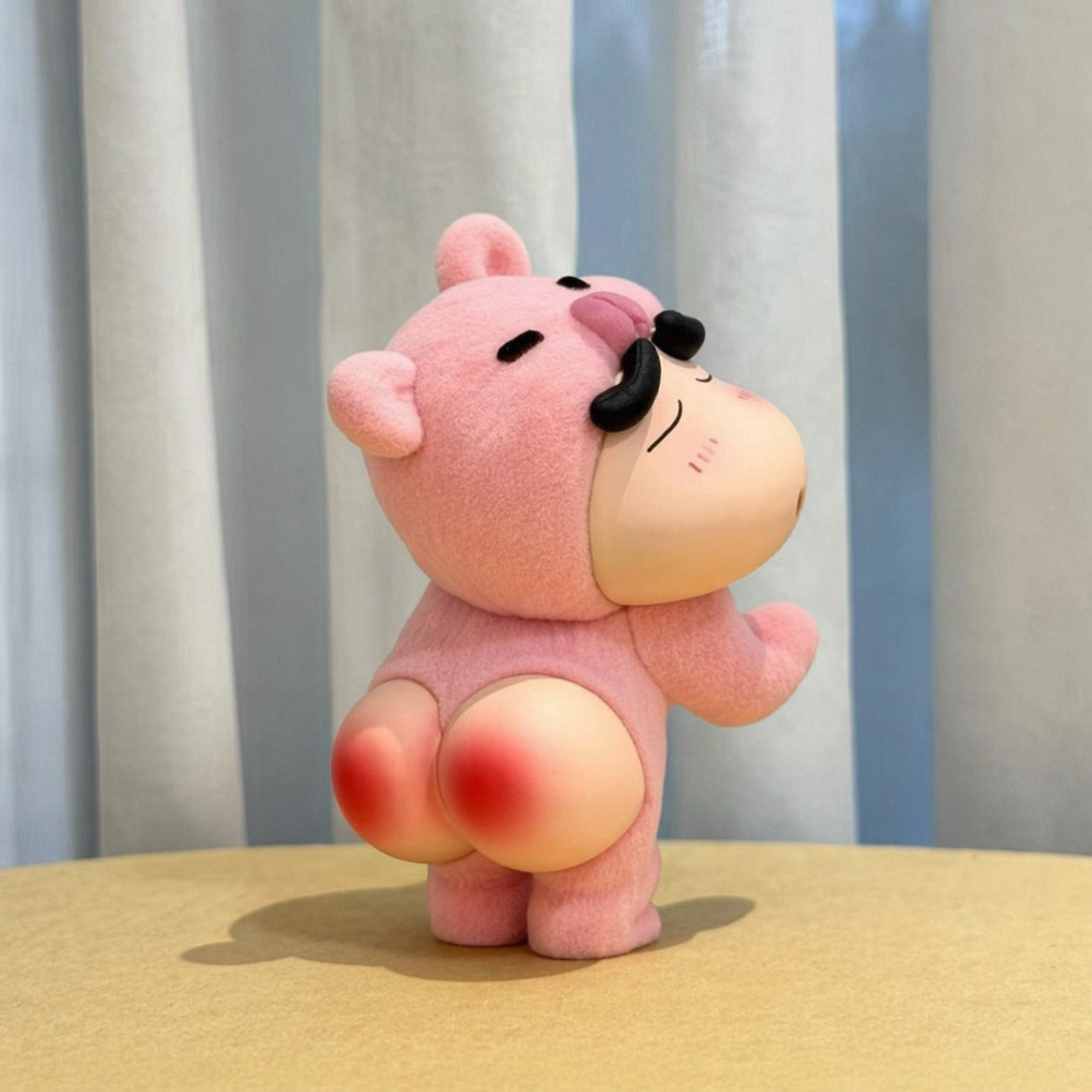 Car interior decoration items: spinning ornaments, cute little angel with a bare bottom, Crayon Shin-chan creative and adorable car dashboard decorations