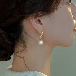 项链;耳环;耳钉