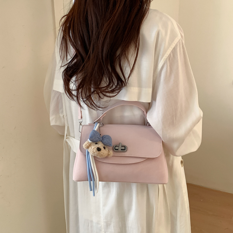 Bolso de mano diario de alto valor para mujeres 2026 primavera / verano nuevo estilo de moda bolso de hombro de estilo extranjero nicho bolso de transporte
