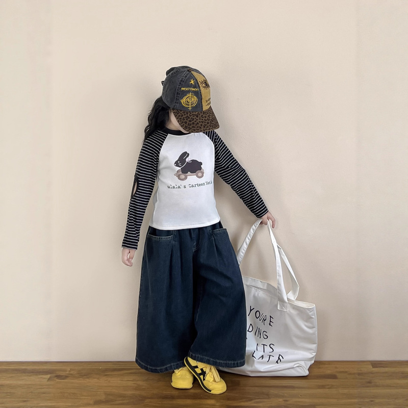 2025 Girls Autumn Casual Cartoon Elbow-Exposed Striped Sleeve Rabbit T-Shirt + Love Patch Pocket Jeans Separate Photos