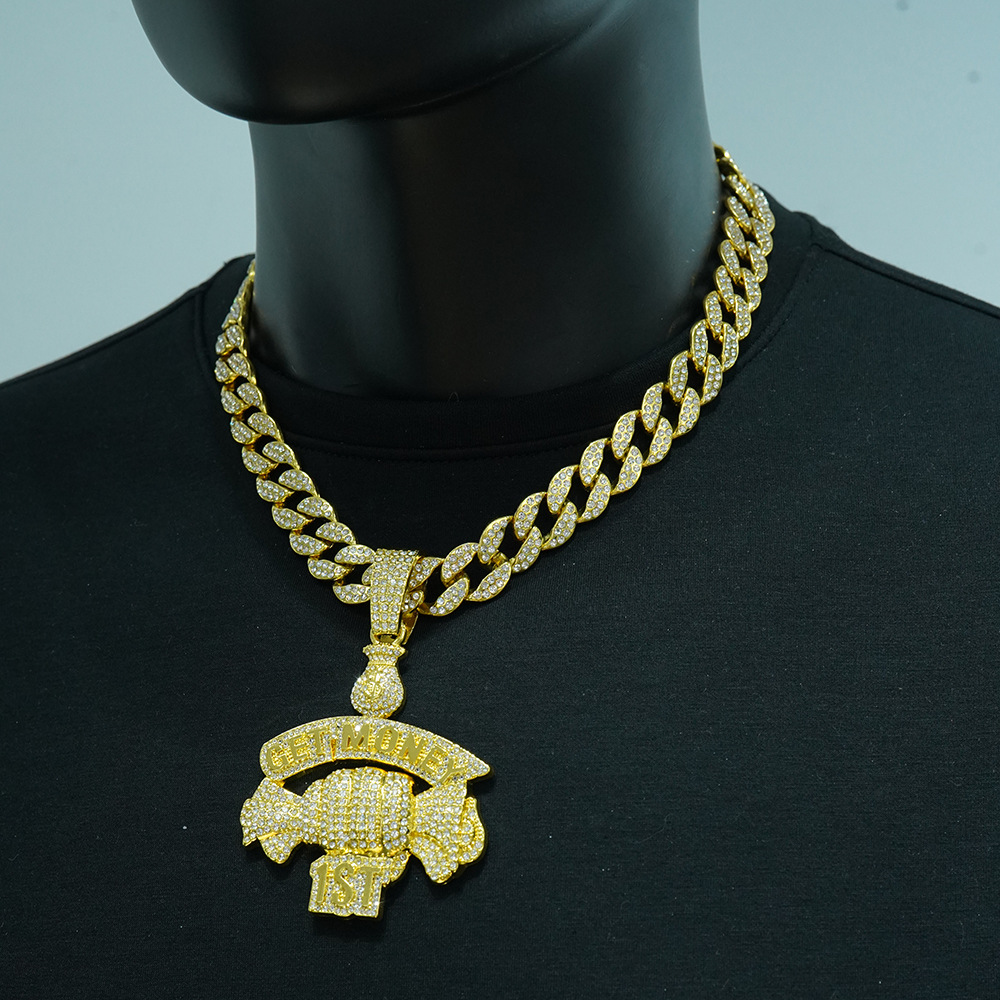 Europa y América hip-hop Get money Hand-Hand Riqueza Colgante de diamantes Tendencia de moda Accesorios para hombres Accesorios en stock image 5