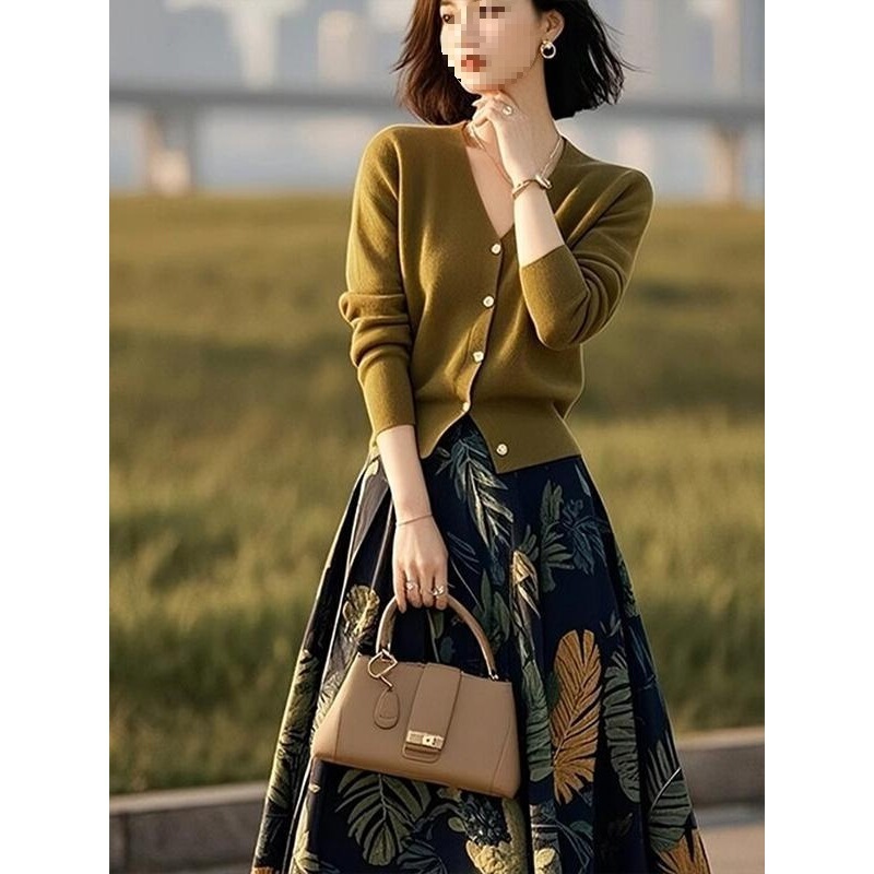 今年流行的一整套针织套装2025女装新款开衫上衣印花半身裙两件套|undefined
