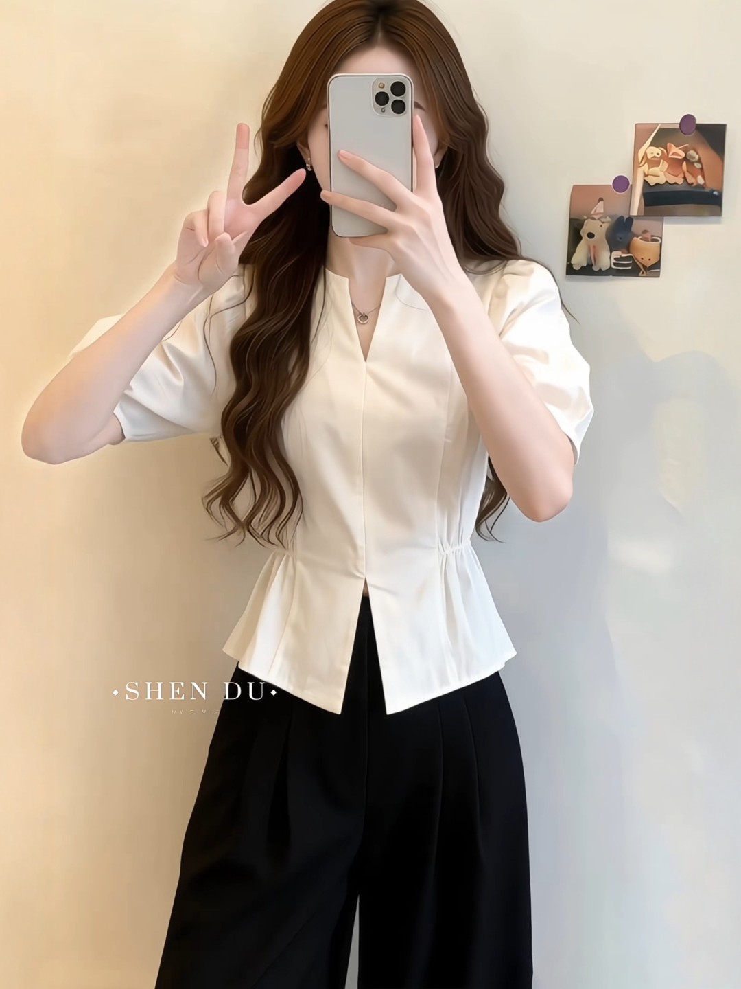 Áo sơ mi ngắn tay trắng nữ tính, dáng ôm eo, phong cách trẻ trung — màu trắng