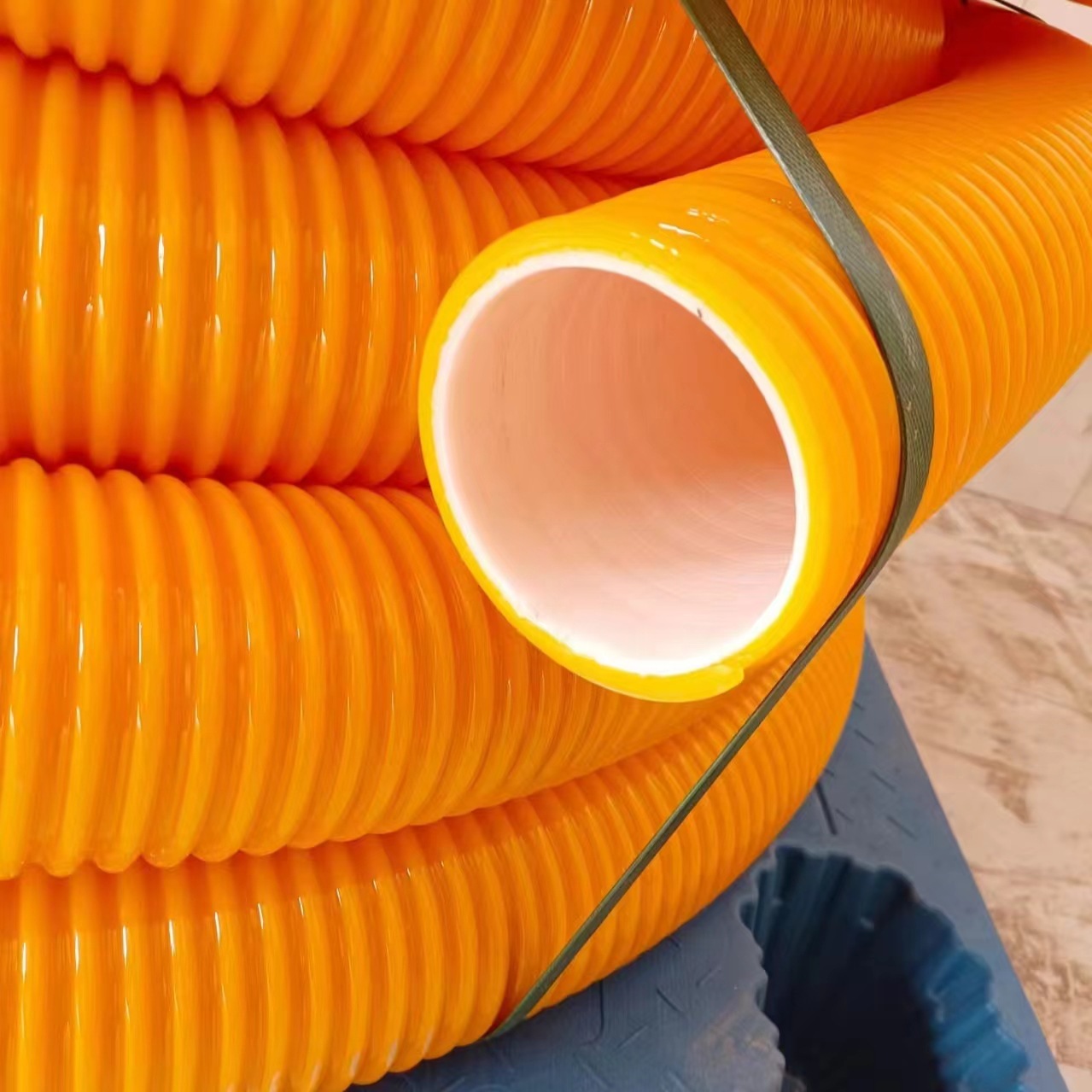 Manufacturer wholesales 4-inch yellow and white beef tendon pipes for sewage suction and drainage, P