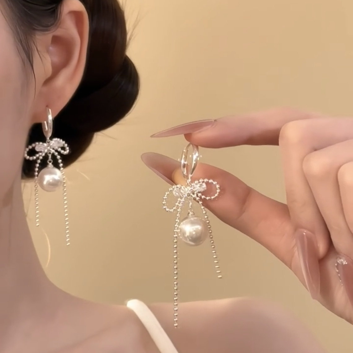 Retro small design elegant fashionable earrings with bow from pearl
