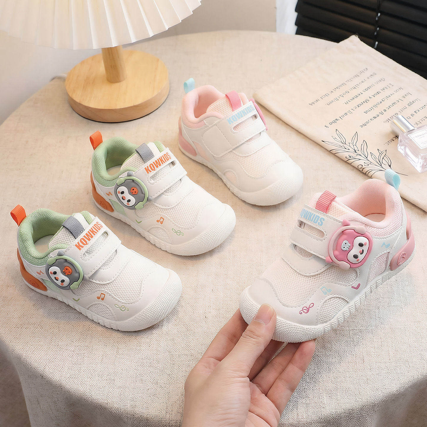 Zapatos infantiles para bebés niñas 2026 primavera y otoño nuevos zapatos funcionales de suela blanda zapatos para niños zapatos clave para bebés transpirables