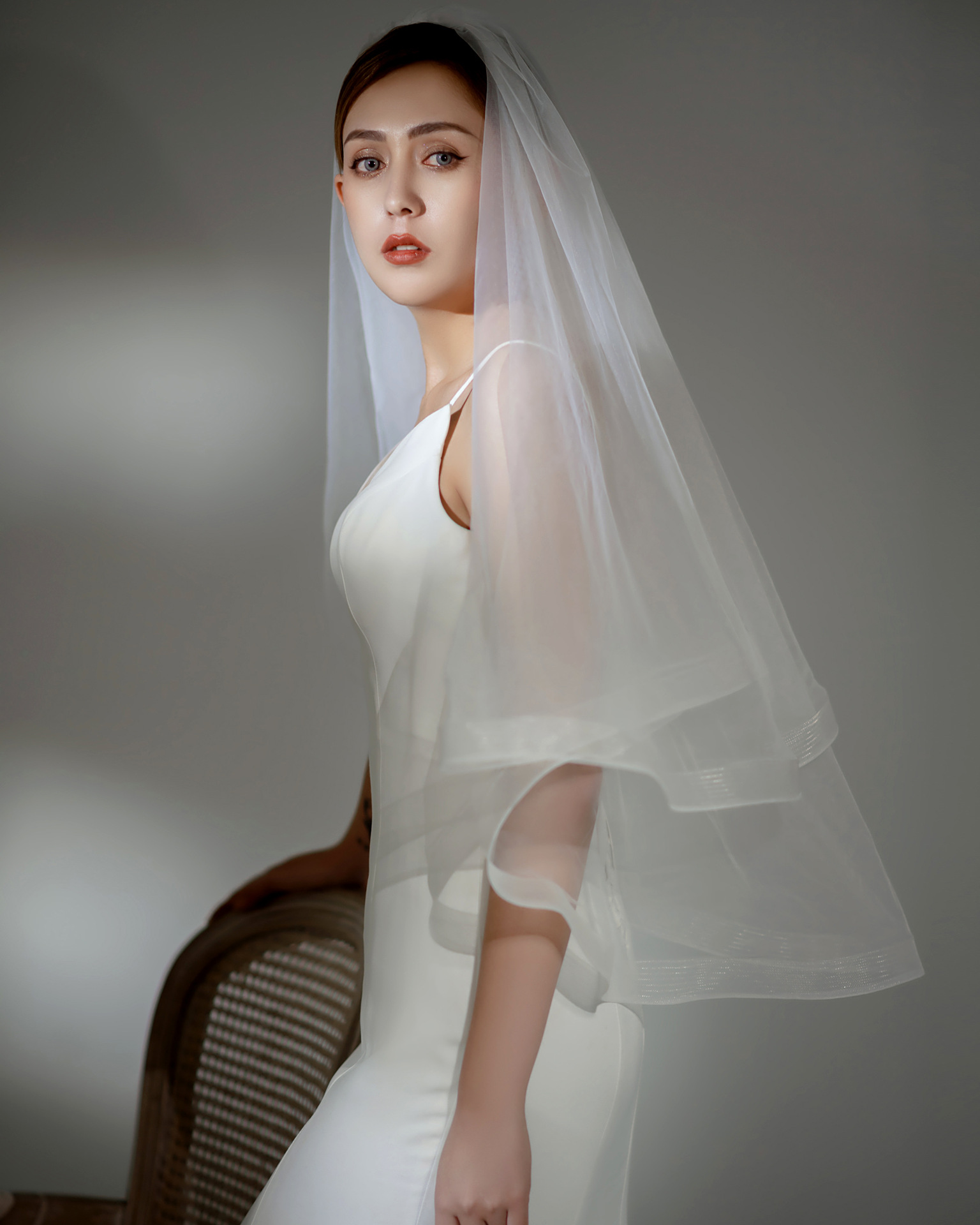 Fashion Simple Bride Veil Multi-layer Wedding Wide-brimmed Veil display picture 4