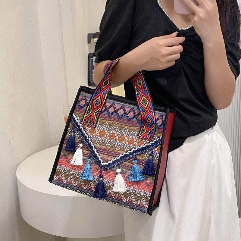 New hand-held fringed shopping bag 2022, fashionable ethnic style, Hong Kong style bucket bag, versatile woven bag for women details Picture