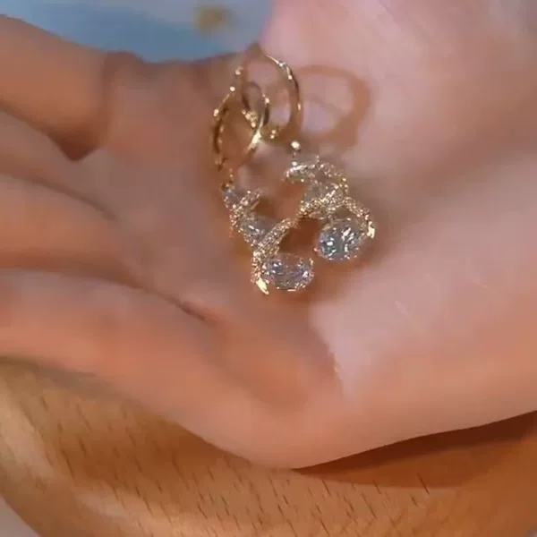 Elegant and stylish water drop earrings, 2026 new trendy niche design, popular online luxury earrings