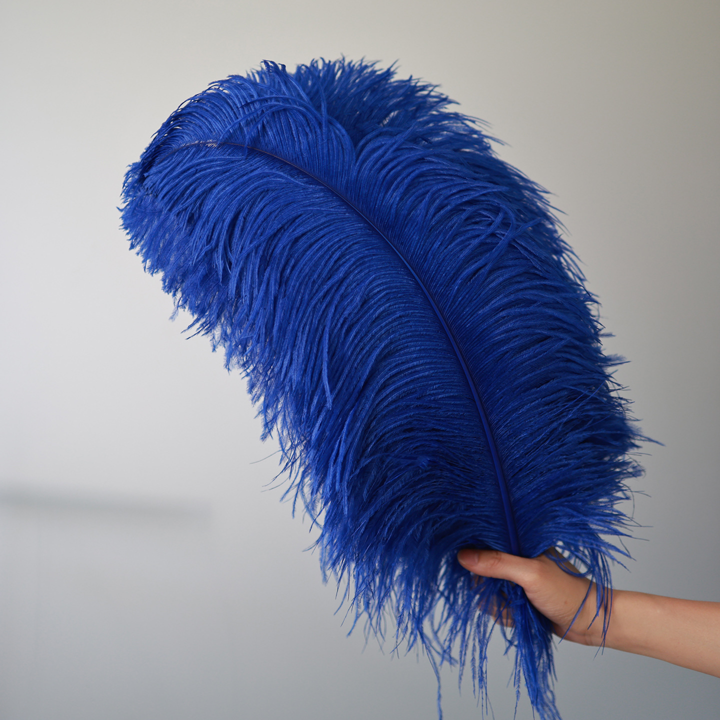 15 - 75cm al por mayor plumas de avestruz azul precioso boda de avestruz decoración de cabello guía de la mesa adornos de flores accesorios de fiesta