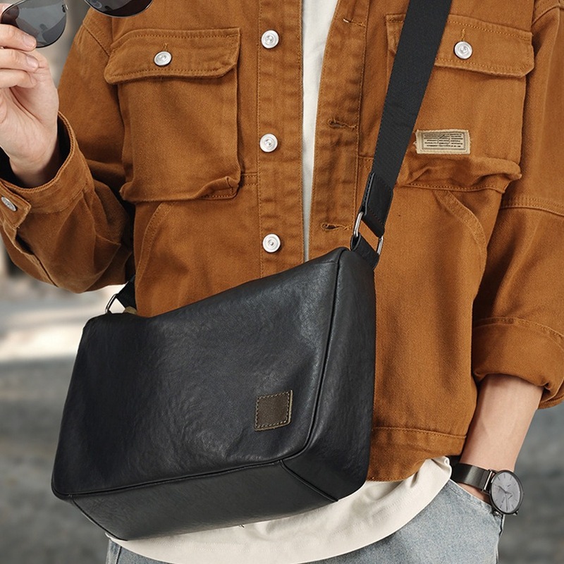 First-Layer Cowhide Men's Crossbody Bag, High-End Genuine Leather Men's Bag, Large-Capacity Commuter Motorcycle Bag, Exclusively for Cross-Border Sales First-Layer Cowhide Men's Crossbody Bag, High-End Genuine Leather Men's Bag, Large-Capacity Commuter Motorcycle Bag, Exclusively for Cross-Border Sales