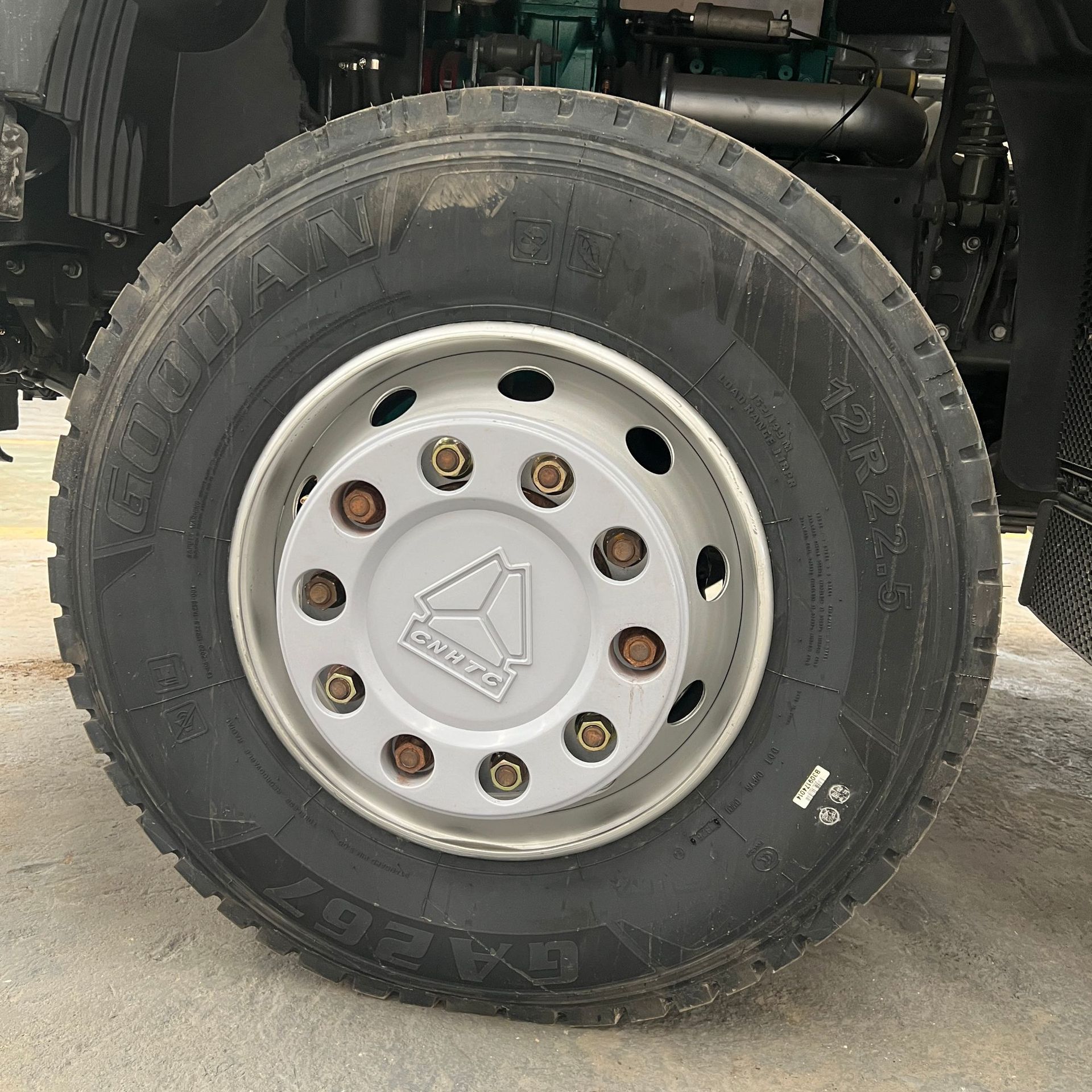 Exported to Africa and Central Asia, Howo Refurbished Eight-Wheel Engineering Dump Truck, Earthmoving Truck, Transport Dump Truck