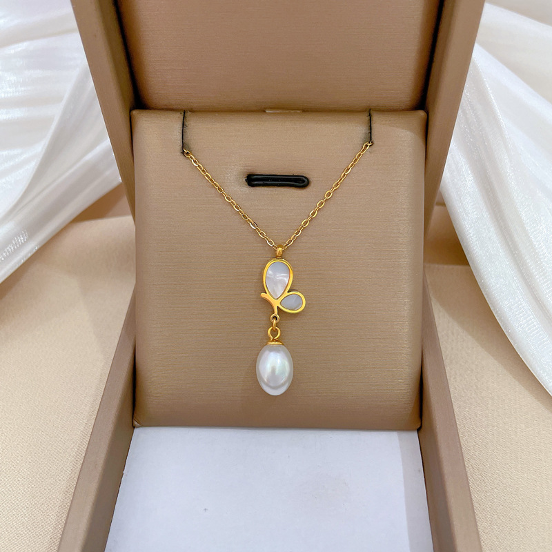 Collana donna in acciaio titanio con farfalla e perla minimalista_voghion.com