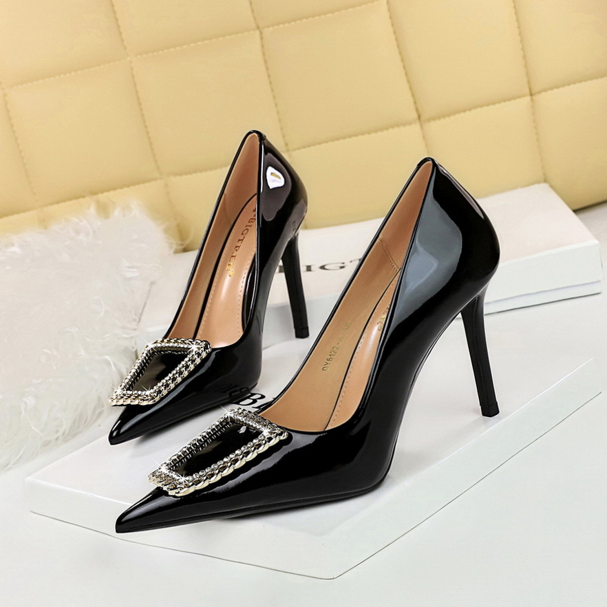 6122-3K66 Banquet Women's Stiletto Ultra High Heels Patent Leather Shallow Mouth Pointed Toe Rhinestone Metal Buckle_vogvips.com
