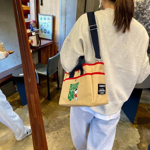 Japan and Korea Dongdaemun Snoopy crossbody bag cute cartoon handbag casual large capacity single shoulder canvas bag color matching