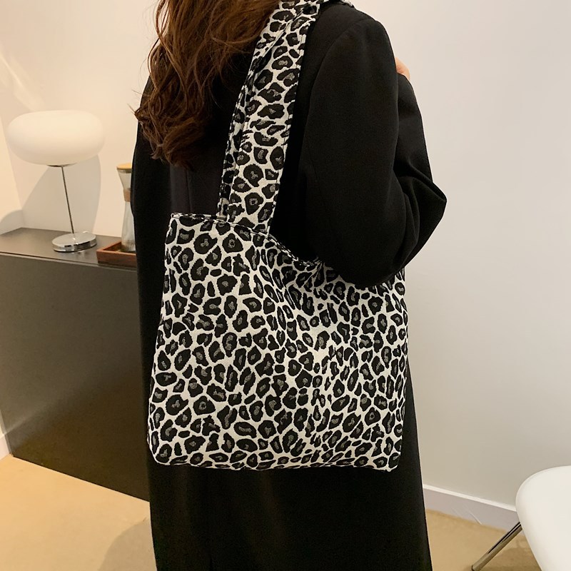 Bolsa de lona de leopardo para mujeres 2024 nuevo otoño y invierno ocio versátil mochila de hombro de viaje tote