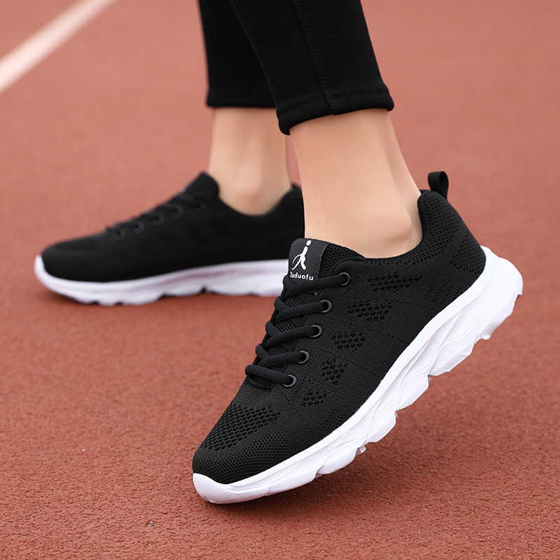 Zapatos de mujer primavera productos genuinos malla transpirable zapatilla de deporte talón plano de las mujeres zapatos de fondo suave zapatos casuales zapatos solos volando moda tejida