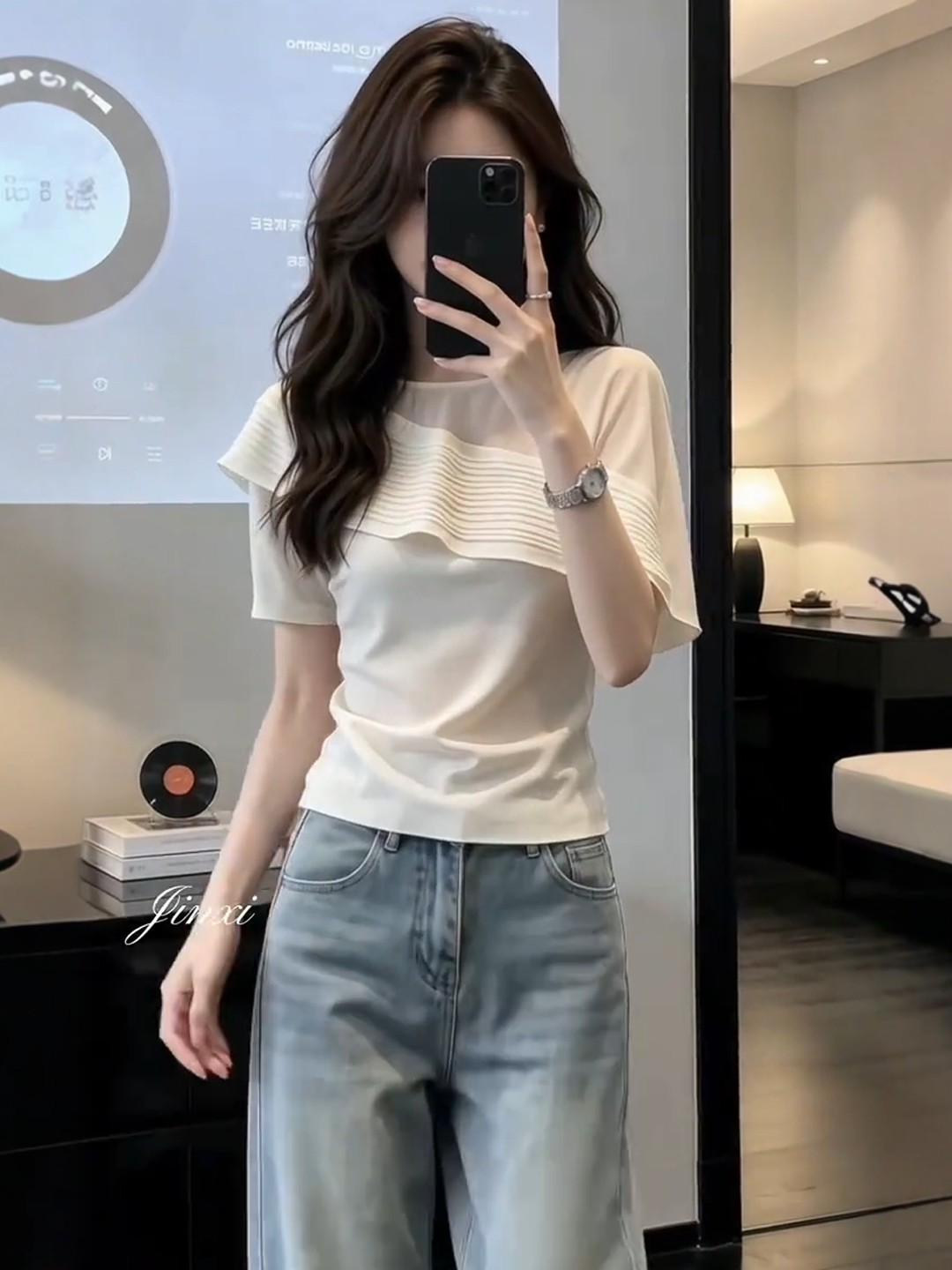 Áo thun nữ tay ngắn cổ tròn chất liệu cotton phối viền ren lá sen kiểu Pháp — màu trắng ngà