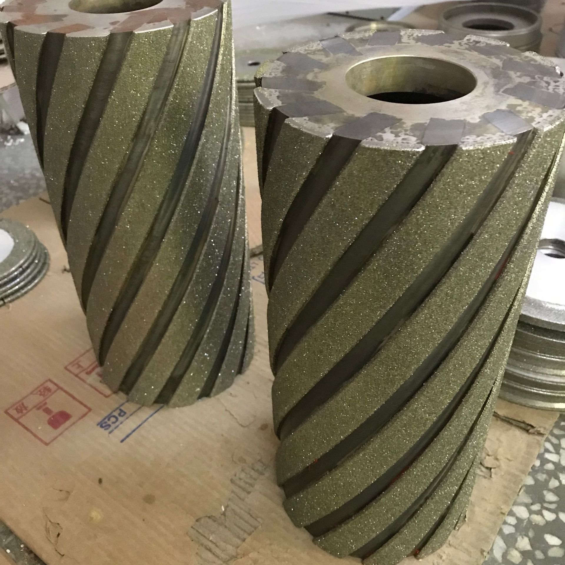 供应多种款式金刚石工具刀具砂轮.粉抹海绵砂轮,一次成型加工磨削