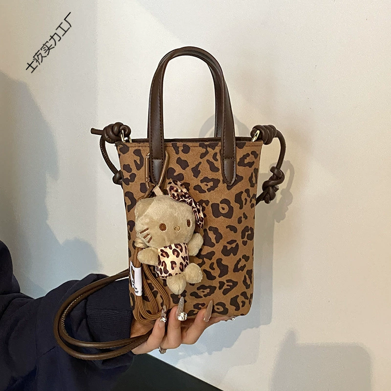 Маленькая сумочка через плечо, осень