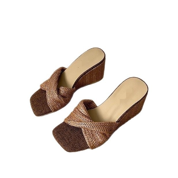 Zapatillas de tejido retro francesas para mujeres 06 nueva moda de verano, tacones gruesos con falda de talón frío image 5