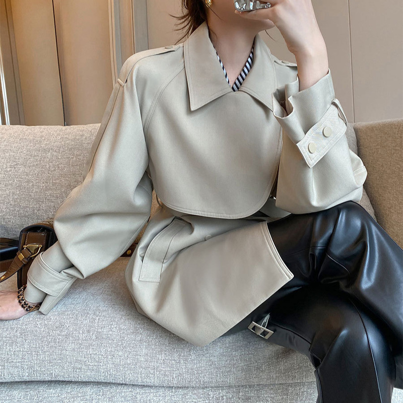 現物の春の新型のレトロなマントのコートの女性のデザイン感の中の長いサイズの小さい背のコート|undefined