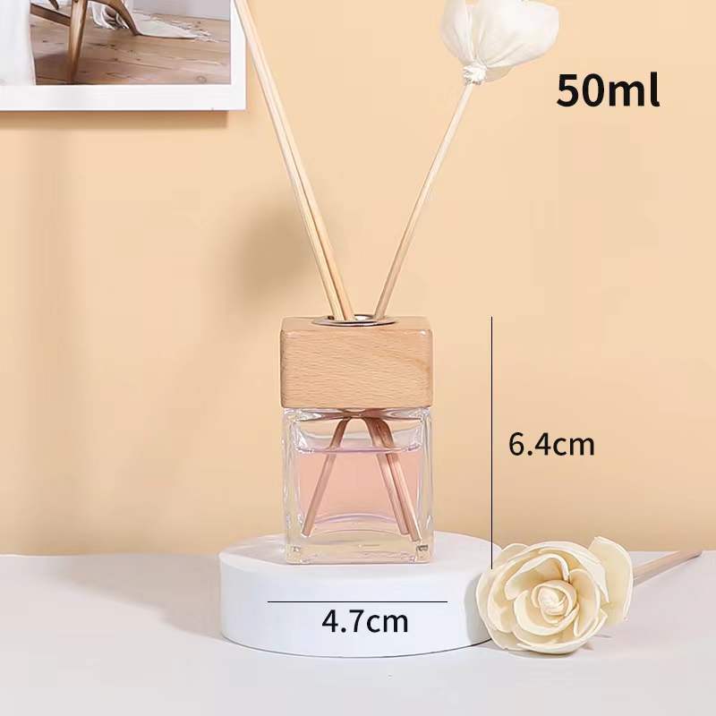 나무 뚜껑이 달린 50ml 사각형 병