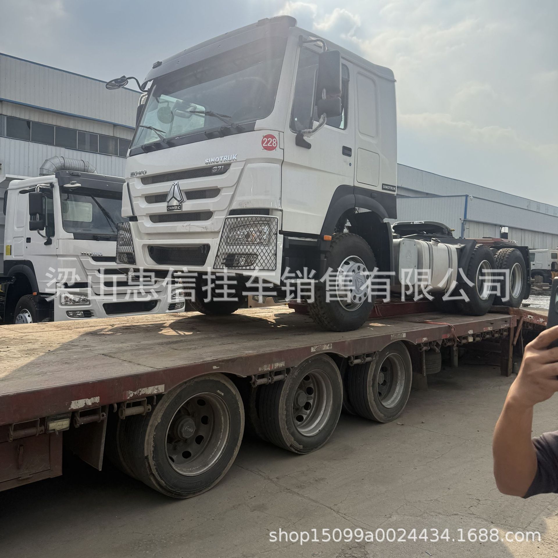 Sinotruk Howo 6*4 Tractor Head for Sale, Double Axle Semi-Trailer Tractor Head, 380 Horsepower Tractor Truck Head